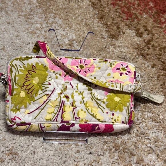 Vera Bradley Make Me Blush Zip Wristlet Quilted Wallet Designer EUC On The Go - Picture 5 of 11